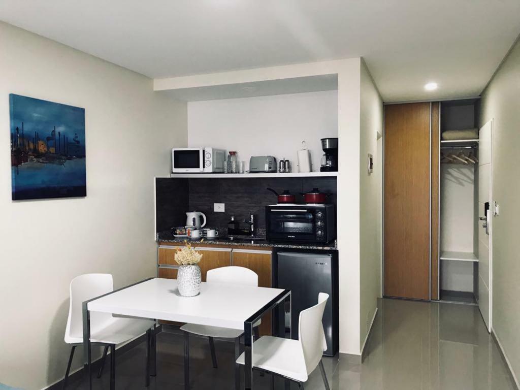 Illia 121 Apart Hotel Неукен Экстерьер фото